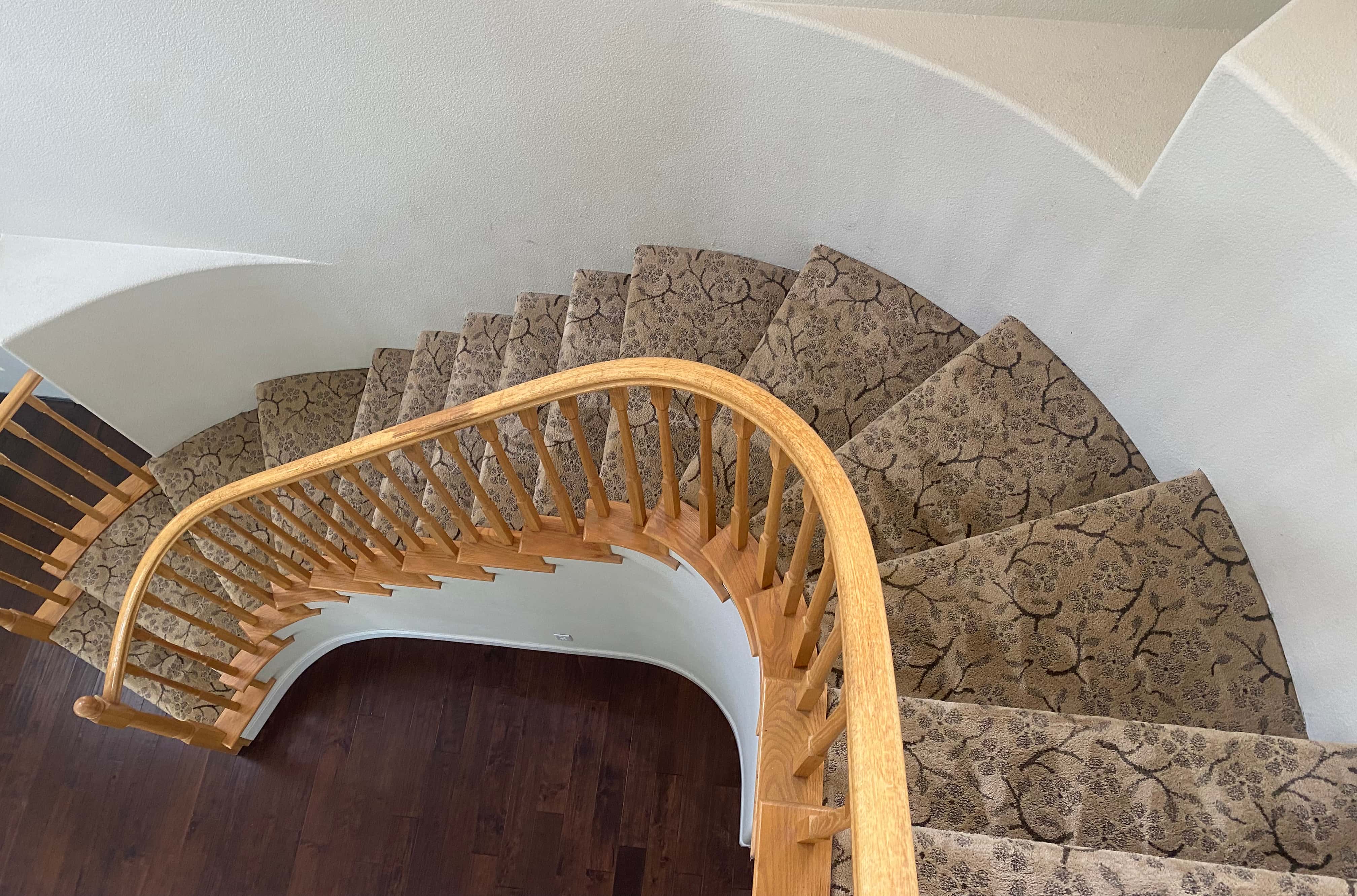 Upholstery cleaning on sofa and chairs